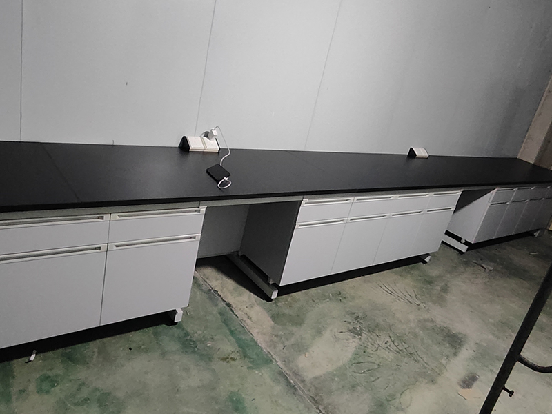 Steel-Wood Lab Bench
