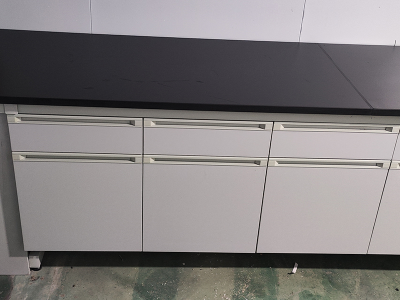 Steel-Wood Lab Bench